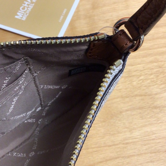 🍂 MK Wristlet - Picture 5 of 6